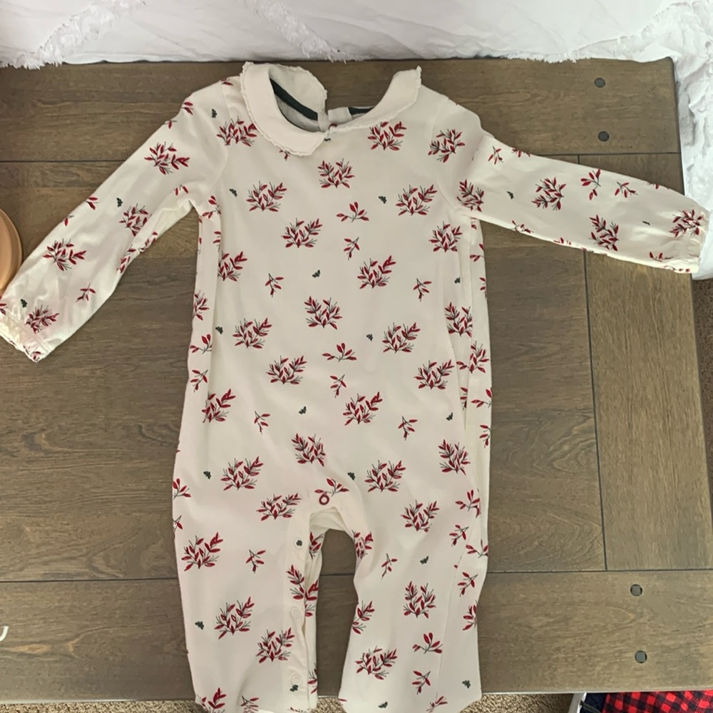 Baby holiday onesie size 18 mos